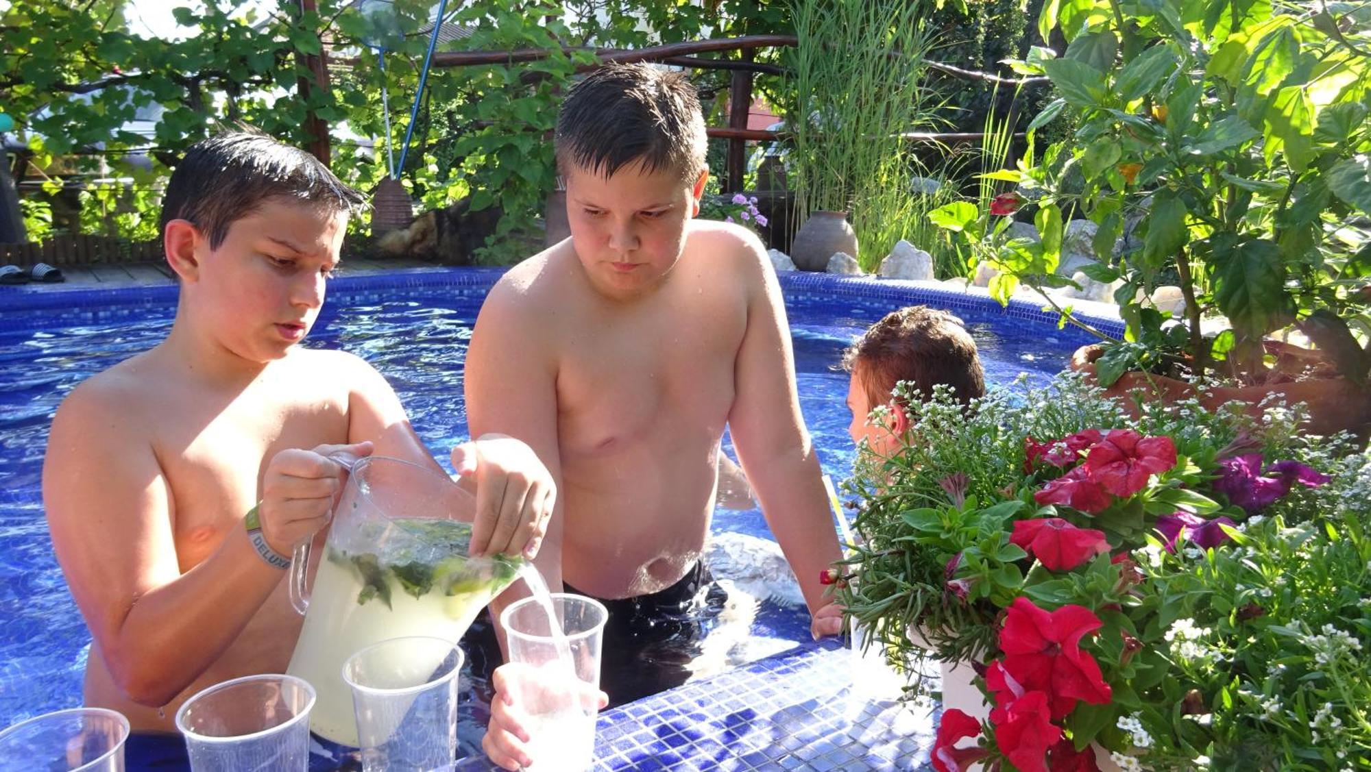 Holiday Vendeghaz Es Szabadidokert Jardanhaza Exteriör bild